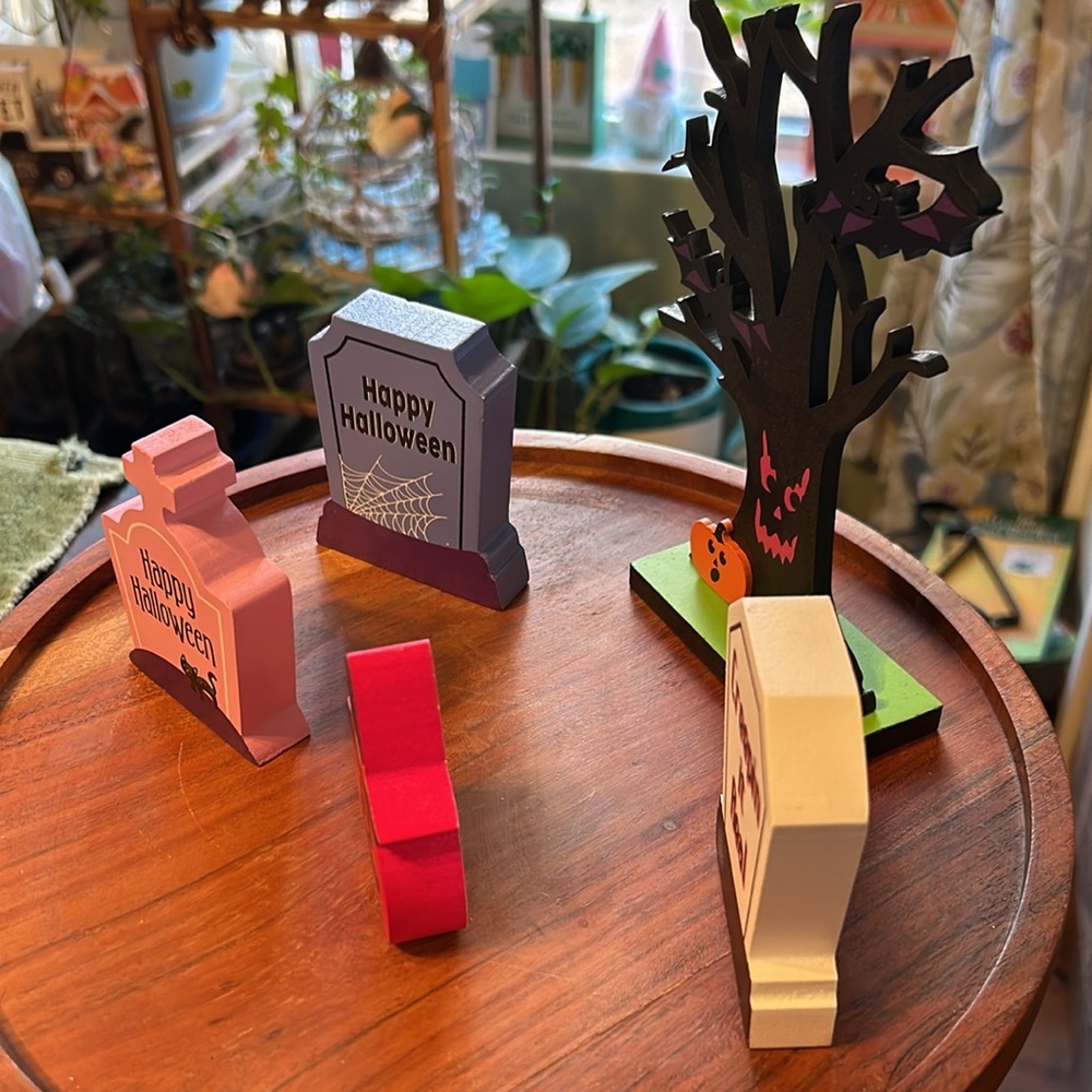 Halloween Mini Mantle Wood Gravestones and Tree New Without Package Five Pieces - Picture 2 of 9